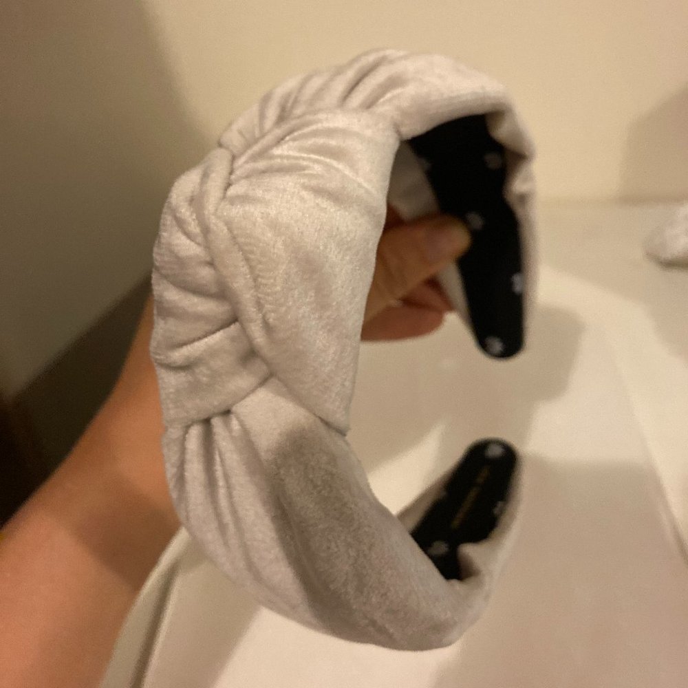 LELE SADOUGHI LIGHT GREY VELVET HEADBAND